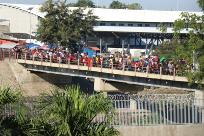 Haitianos se abastecen en RD alejados del caos de Puerto Príncipe