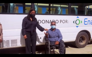 EnaDom  Entrega autobús a la Asociación de Discapacitados de Boca Chica