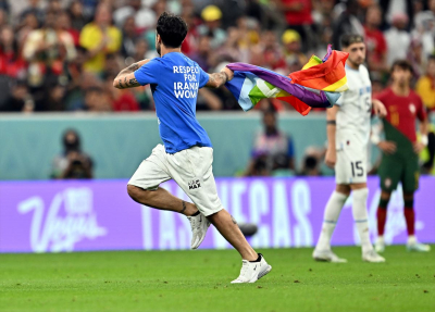 Liberan &quot;sin consecuencias&quot; a Mario Ferri, el italiano que irrumpió con bandera LGBTQ en el Mundial