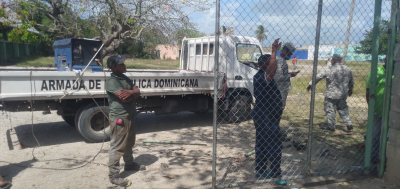 Marina Dominicana intenta darles un palo “acechao” a deportistas de Boca Chica