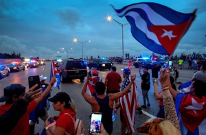 Cubanos de Miami salen a la calle en apoyo de demandas de cambio en Cuba