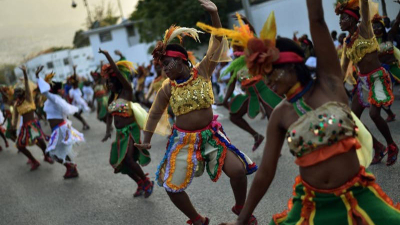 Haití da inicio a un tímido carnaval en medio de acuciante crisis