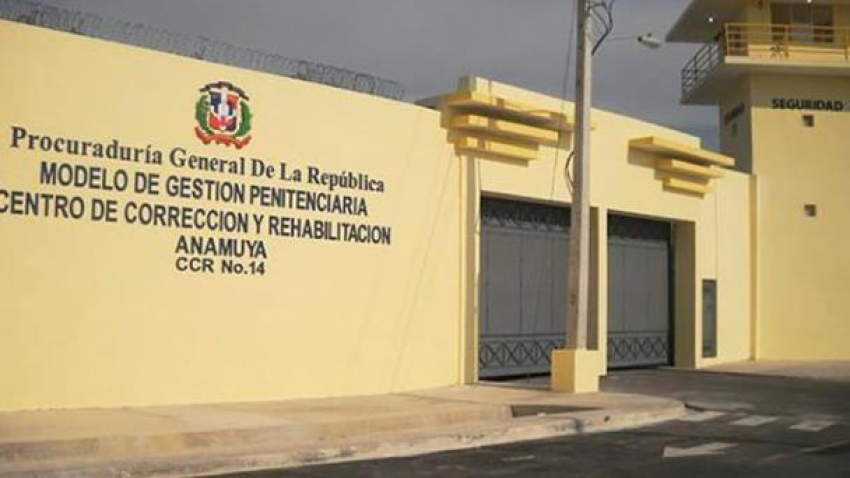 Incendio en cárcel de Higüey deja 4 heridos tras pelea por colchón