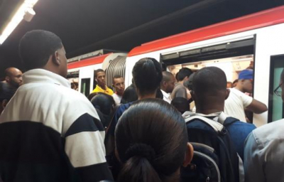 Confusión en estación de Metro de Santo Domingo por fuerte olor a humo