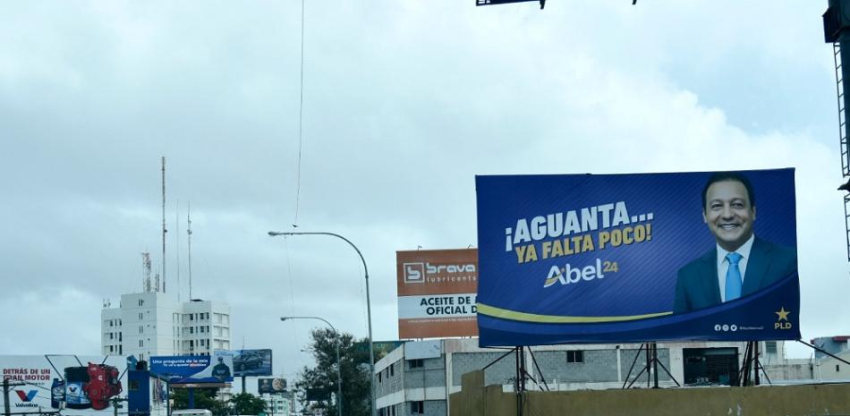 Propaganda política ocupa todos los espacios en el Gran Santo Domingo