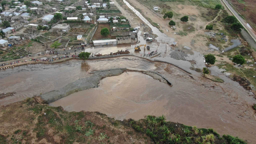 Se desborda canal haitiano tras crecida del río Masacre