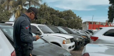PN realiza operativo de depuración de vehículos en la ciudad de La Vega