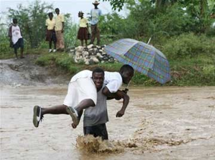 Al menos 10 personas mueren tras derrumbe de tierra causado por lluvias en norte de Haití