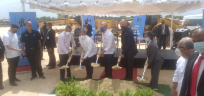 Presidente realiza primer picazo de la construcción de la academia de Los Marlins en Boca Chica