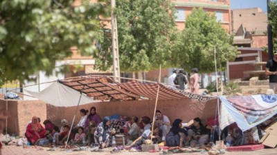 Marroquíes duermen en las calles por 3er día tras sismo