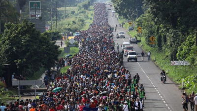 Gran caravana sigue curso hacia México