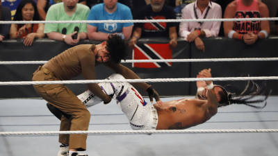 Bad Bunny termina con arañazos y hematomas tras su pelea en la WWE