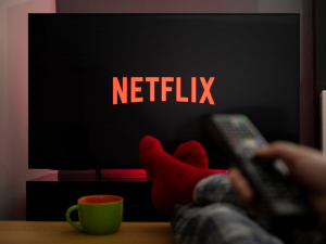 A partir de agosto usuarios de Netflix deberán pagar extra para usar cuenta en otra casa