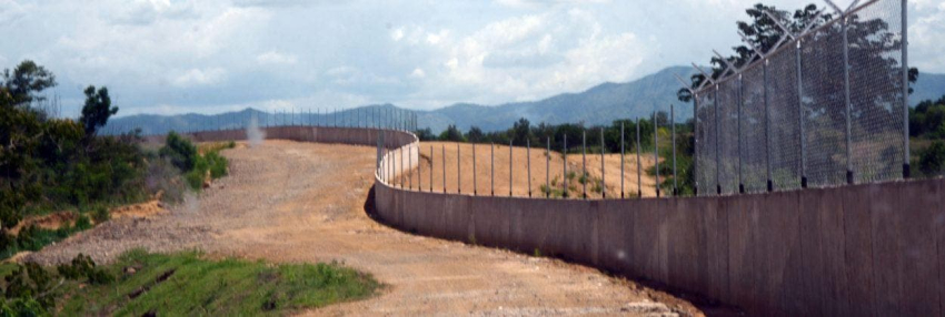 Atraso de muro fronterizo paraliza construcción de mercado binacional
