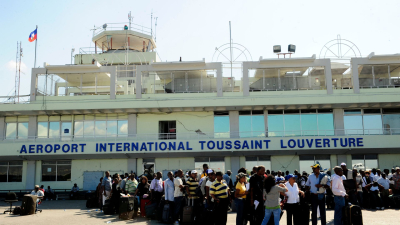 EEUU dejará de hacer vuelos privados para sacar a sus ciudadanos de Haití