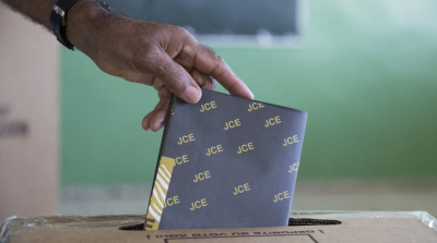 Crecen acusaciones, promesas y proselitismo a 8 días de elecciones municipales