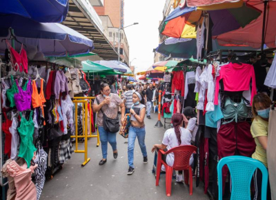 Negocios informales bloquean espacios públicos del Gran Santo Domingo