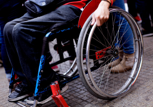 Personas con discapacidad pueden solicitar sus sillas de ruedas a las ARS