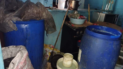 Desmantelan laboratorio clandestino de alcohol adulterado en San Pedro de Macorís