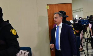 «Procuraduría cometió fraude infiltrando pruebas», asegura defensa de Jean Alain