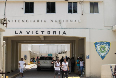 Investigan policías por red de internet en cárcel La Victoria