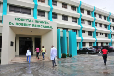 70 niños con posible dengue en el Hospital Robert Raid Cabral