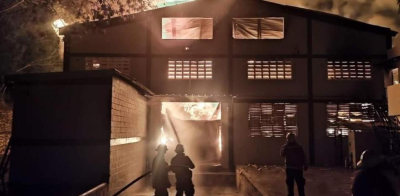 Fuego destruye fábrica textil en Santiago