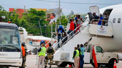 Estados Unidos lidera deportaciones de haitianos por mar y aire