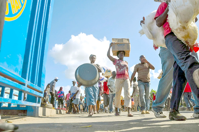 Miles de haitianos abarrotaron ayer el mercado de Dajabón