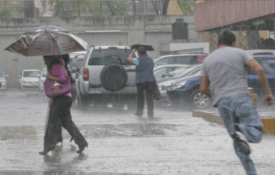 Sistema frontal seguirá provocando lluvias en varias regiones del país